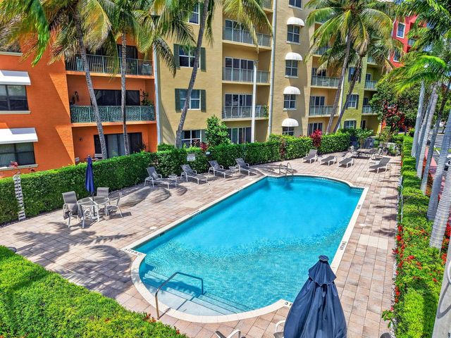 1620 Presidential Way 402, West Palm Beach, FL 33401