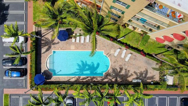 1620 Presidential Way 402, West Palm Beach, FL 33401