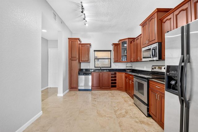 1620 Presidential Way 402, West Palm Beach, FL 33401