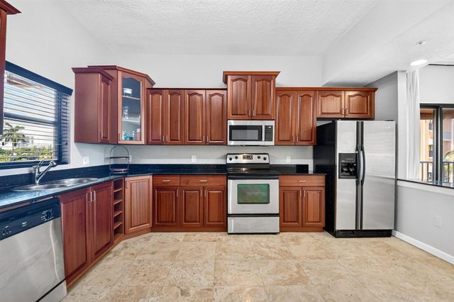 1620 Presidential Way 402, West Palm Beach, FL 33401
