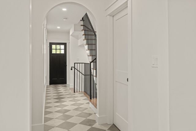 23 College Hill Rd 1, Somerville, MA 02144
