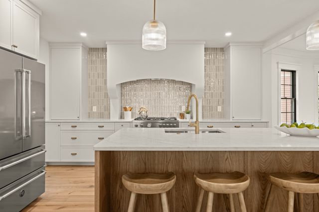 23 College Hill Rd 1, Somerville, MA 02144