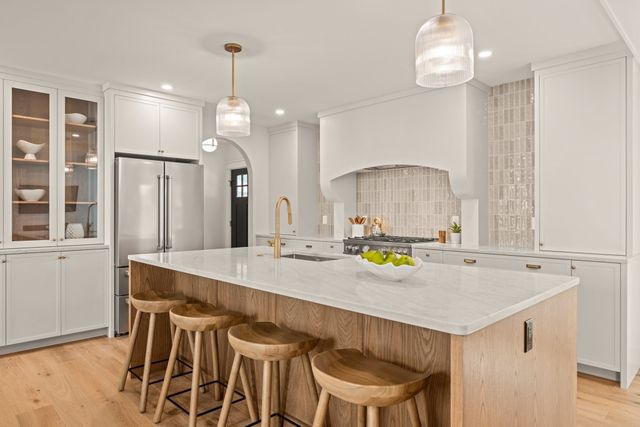 23 College Hill Rd 1, Somerville, MA 02144