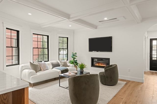 23 College Hill Rd 1, Somerville, MA 02144