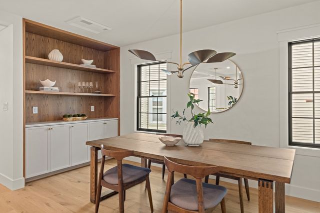 23 College Hill Rd 1, Somerville, MA 02144