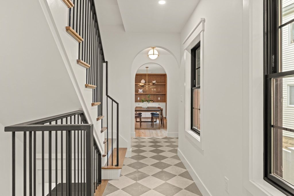 23 College Hill Rd 1, Somerville, MA 02144