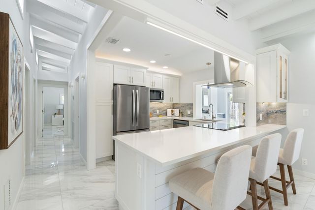 3021 NE 23rd Ave, Lighthouse Point, FL 33064