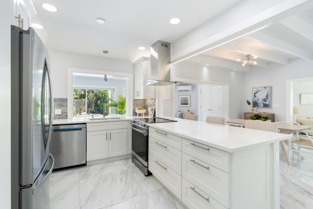 3021 NE 23rd Ave, Lighthouse Point, FL 33064