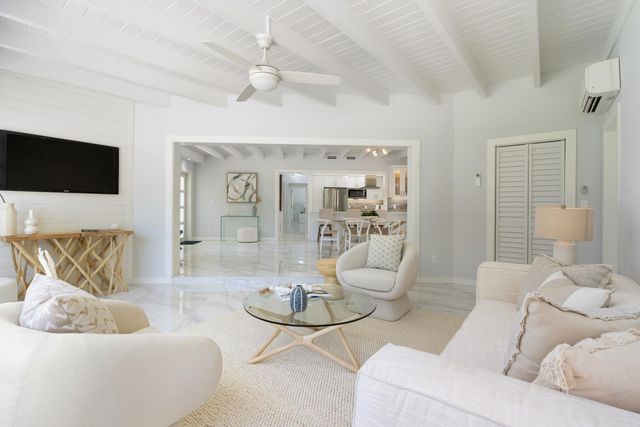 3021 NE 23rd Ave, Lighthouse Point, FL 33064