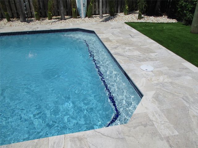 3021 NE 23rd Ave, Lighthouse Point, FL 33064