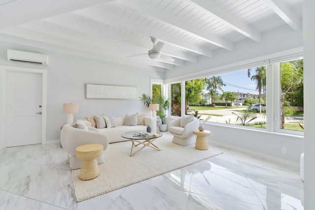 3021 NE 23rd Ave, Lighthouse Point, FL 33064