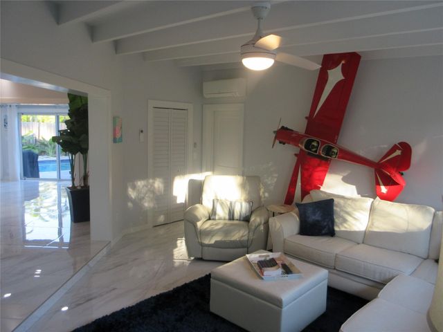 3021 NE 23rd Ave, Lighthouse Point, FL 33064