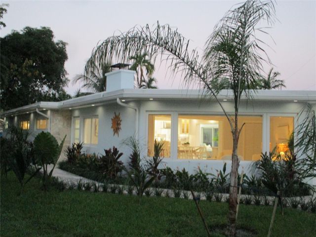 3021 NE 23rd Ave, Lighthouse Point, FL 33064