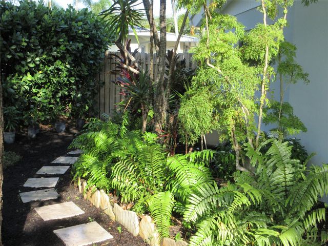 3021 NE 23rd Ave, Lighthouse Point, FL 33064