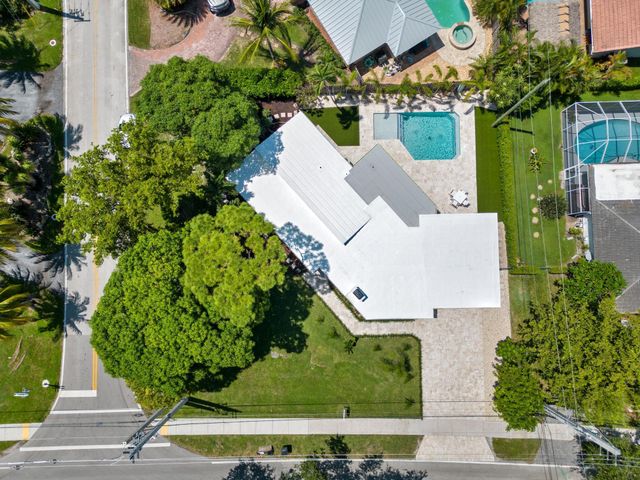 3021 NE 23rd Ave, Lighthouse Point, FL 33064