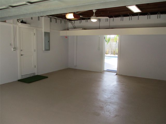 3021 NE 23rd Ave, Lighthouse Point, FL 33064