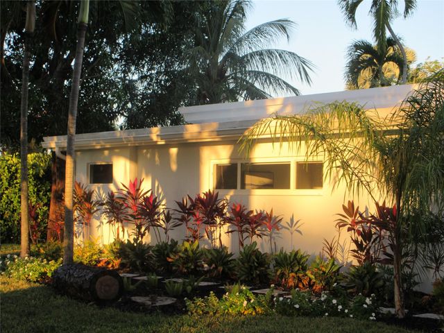 3021 NE 23rd Ave, Lighthouse Point, FL 33064