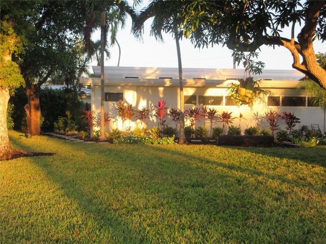 3021 NE 23rd Ave, Lighthouse Point, FL 33064