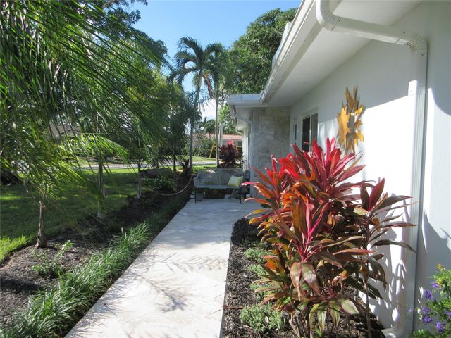 3021 NE 23rd Ave, Lighthouse Point, FL 33064