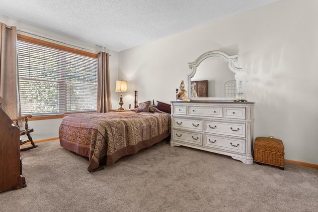 17829 38th Avenue N, Plymouth, MN 55446