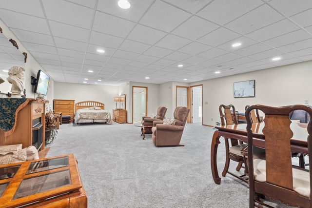 17829 38th Avenue N, Plymouth, MN 55446