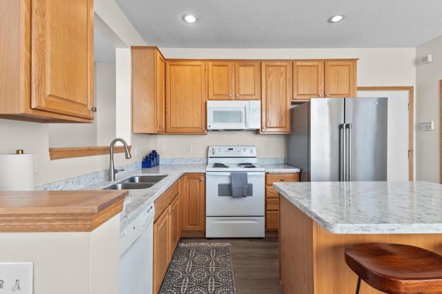 17829 38th Avenue N, Plymouth, MN 55446