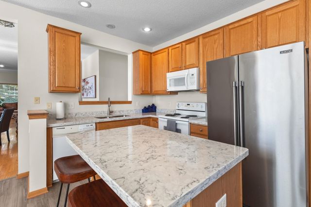 17829 38th Avenue N, Plymouth, MN 55446