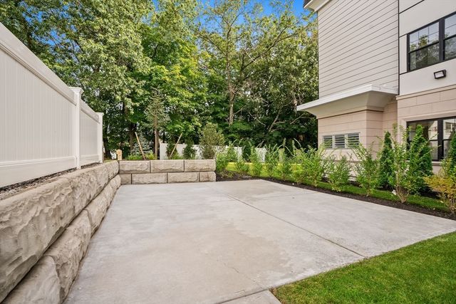 20 Audubon Way Unit 102, Canton, MA 02021