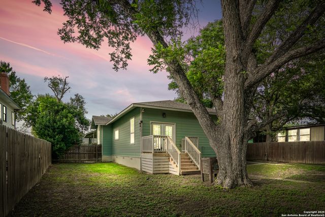1038 W Mistletoe, San Antonio, TX 78201