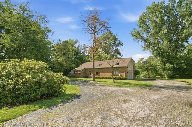 25310 Canterbury Road, Franklin, MI 48025