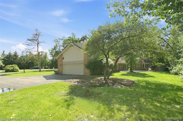 25310 Canterbury Road, Franklin, MI 48025