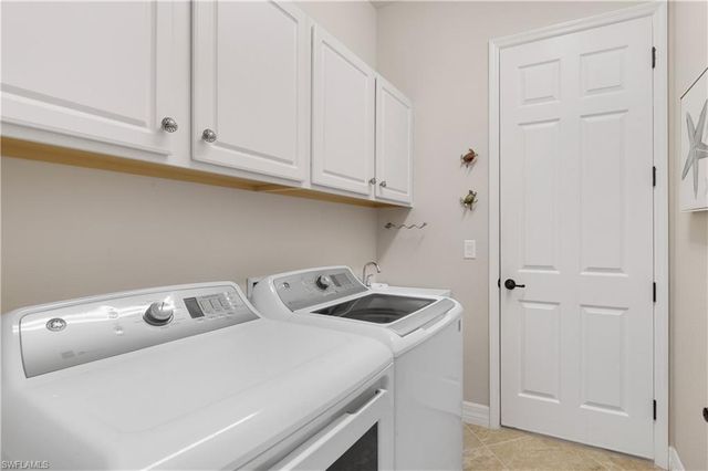28657 Newtown CT, Bonita Springs, FL 34135