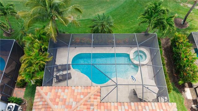 28657 Newtown CT, Bonita Springs, FL 34135