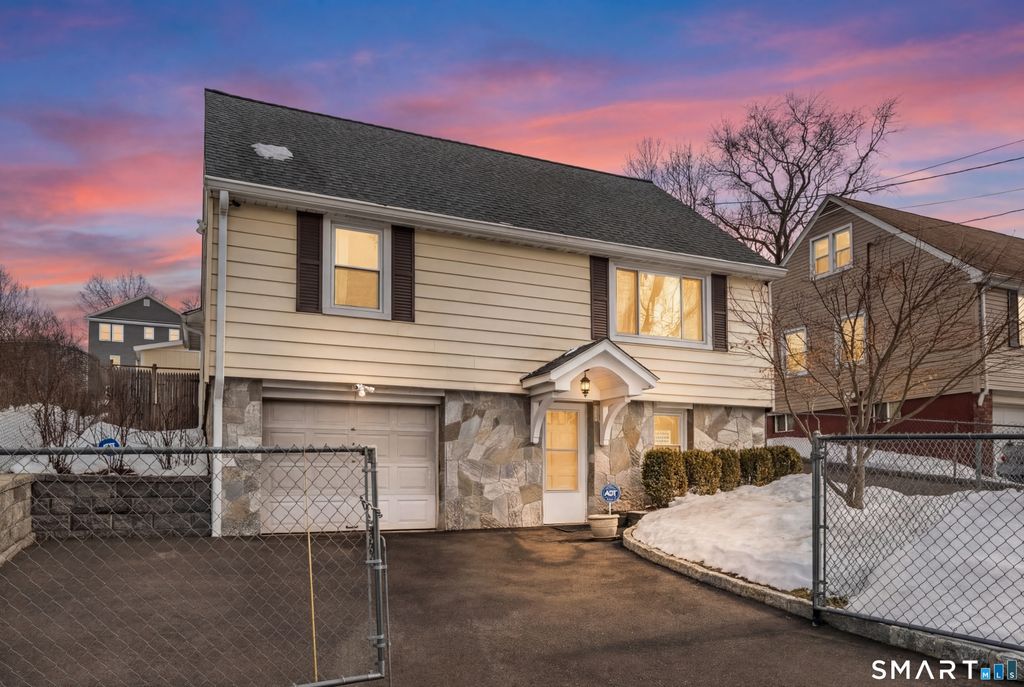 46 Oakleaf Street, Bridgeport, CT 06606