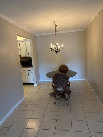 21 Jacaranda Drive 121, Plantation, FL 33324