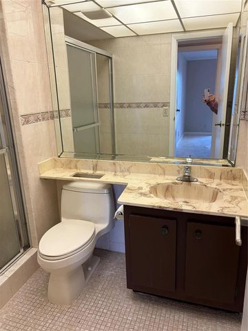 21 Jacaranda Drive 121, Plantation, FL 33324