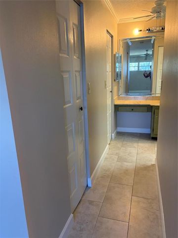 21 Jacaranda Drive 121, Plantation, FL 33324
