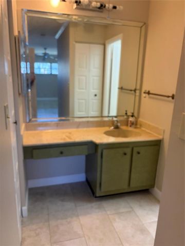 21 Jacaranda Drive 121, Plantation, FL 33324