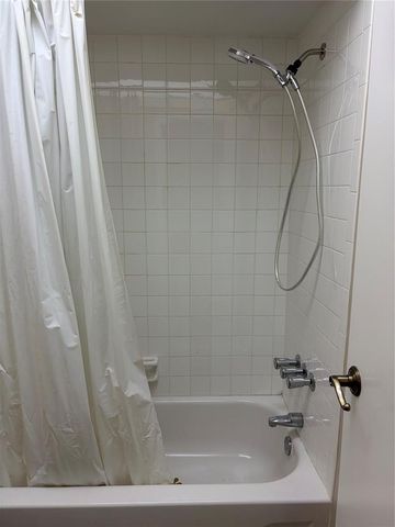 21 Jacaranda Drive 121, Plantation, FL 33324