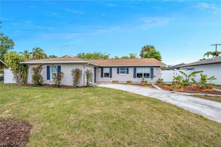 1723 Camelia LN, Naples, FL 34105