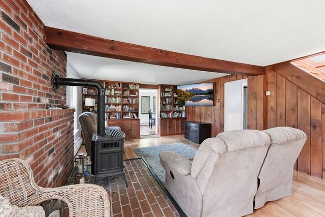 609 Willard St, Leominster, MA 01453