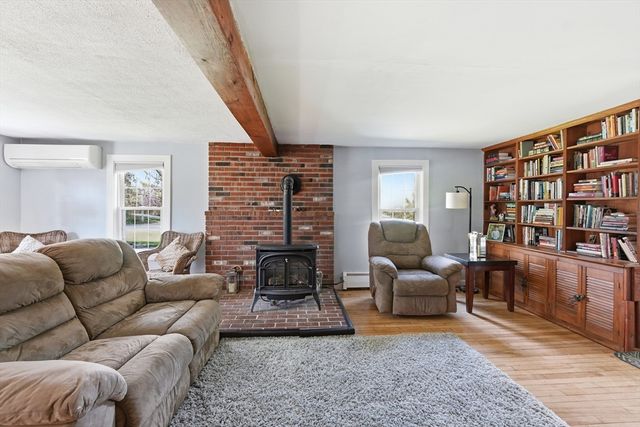 609 Willard St, Leominster, MA 01453