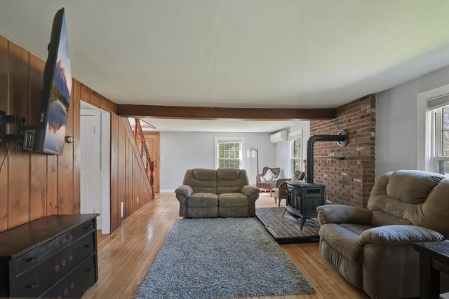 609 Willard St, Leominster, MA 01453