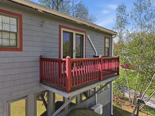 609 Willard St, Leominster, MA 01453