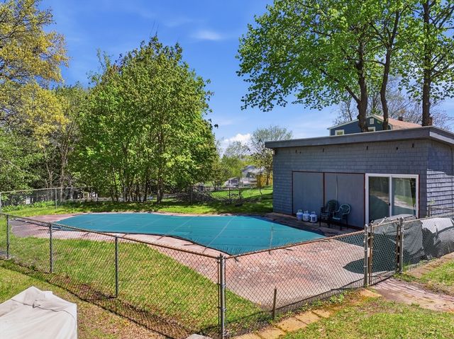 609 Willard St, Leominster, MA 01453