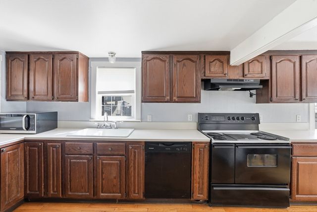 609 Willard St, Leominster, MA 01453