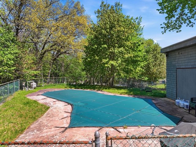 609 Willard St, Leominster, MA 01453