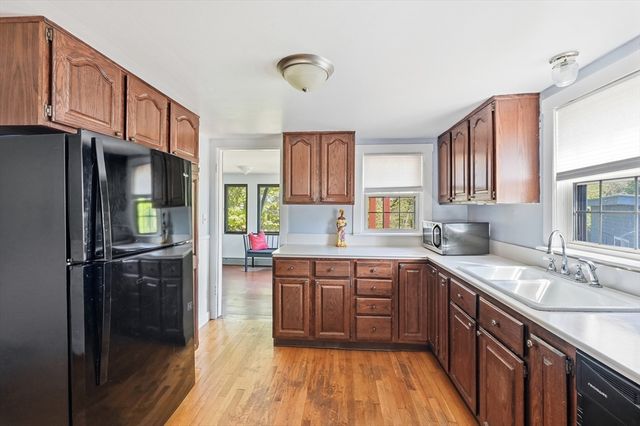 609 Willard St, Leominster, MA 01453
