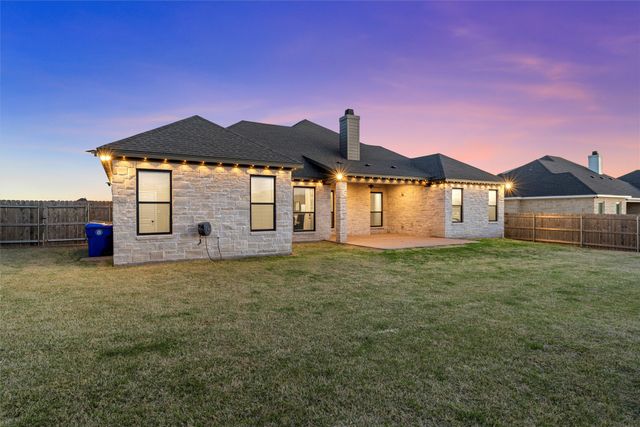10201 Castleberry Lane, Waco, TX 76712