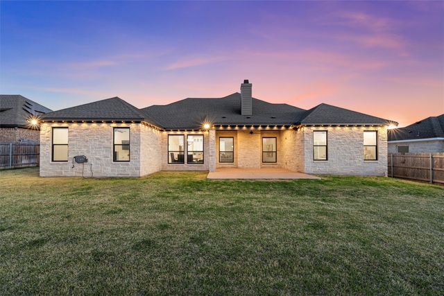 10201 Castleberry Lane, Waco, TX 76712